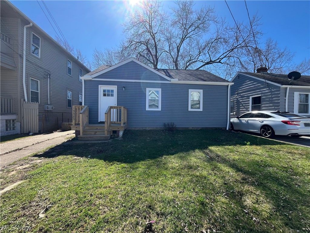 Photo of 13325 Carrington Avenue, Cleveland, OH 44135 (MLS # 5194067)