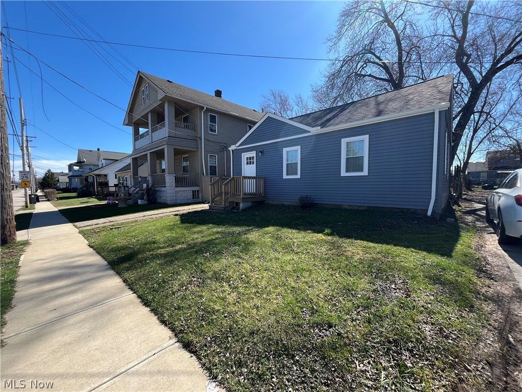 Photo of 13325 Carrington Avenue, Cleveland, OH 44135 (MLS # 5194067)