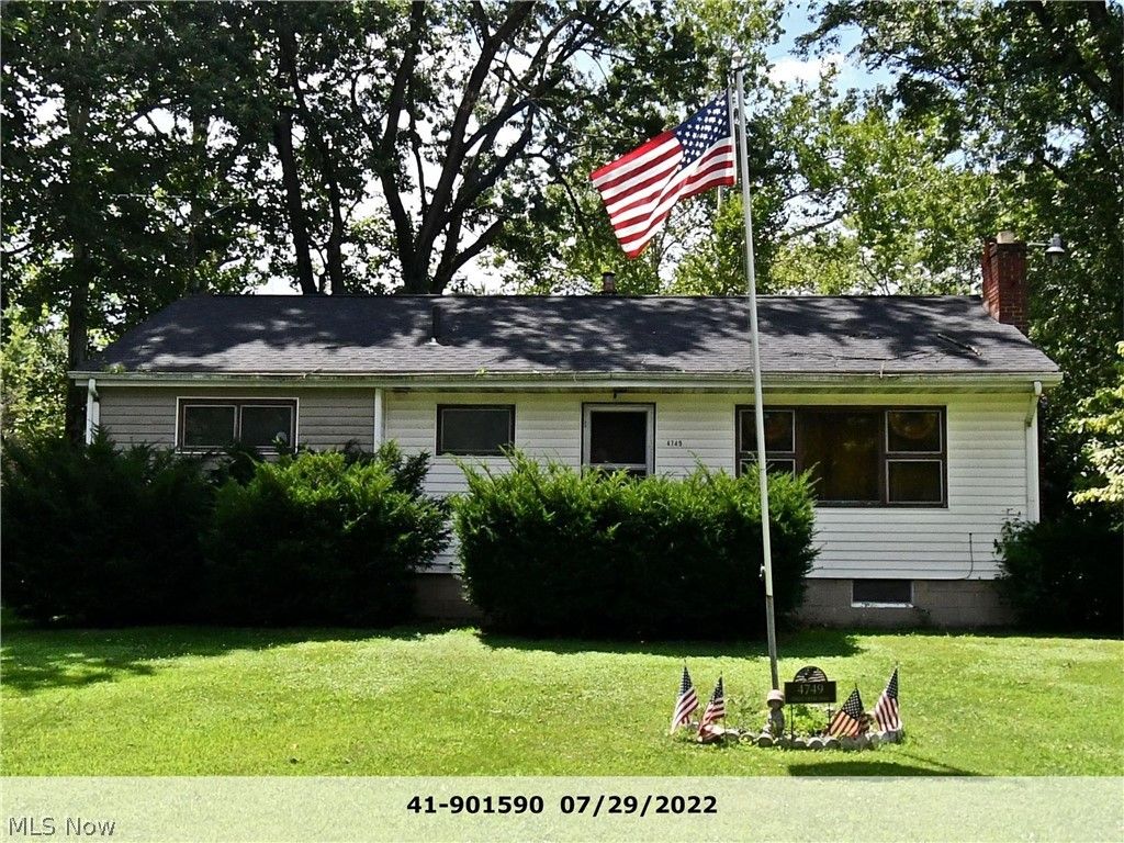 Photo of 4749 Eagle Creek Road, Leavittsburg, OH 44430 (MLS # 5185711)