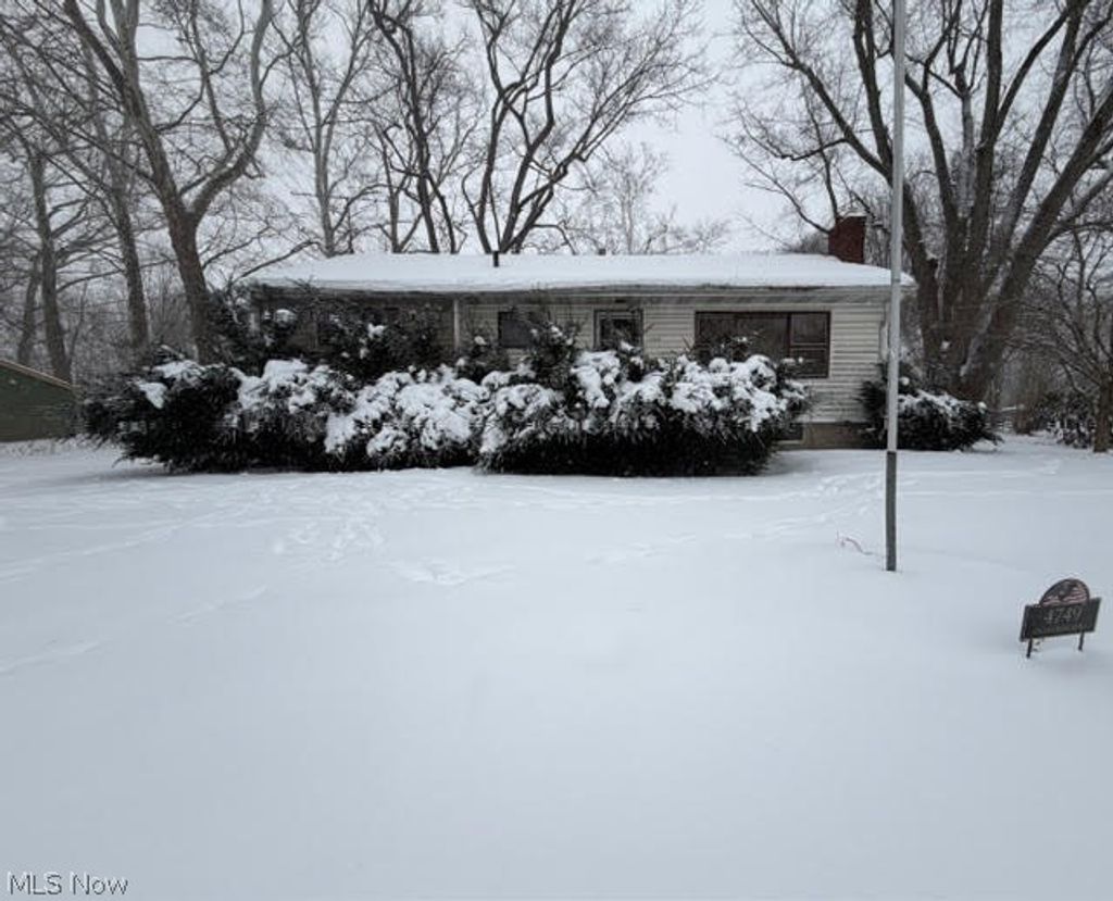 Photo of 4749 Eagle Creek Road, Leavittsburg, OH 44430 (MLS # 5185711)