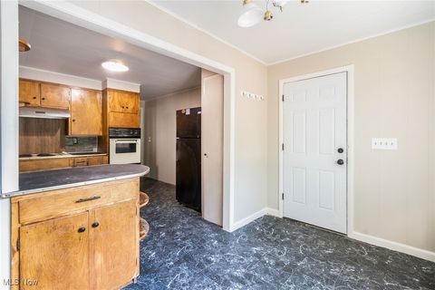 Tiny photo for 581 W North Avenue #2, East Palestine, OH 44413 (MLS # 5157187)
