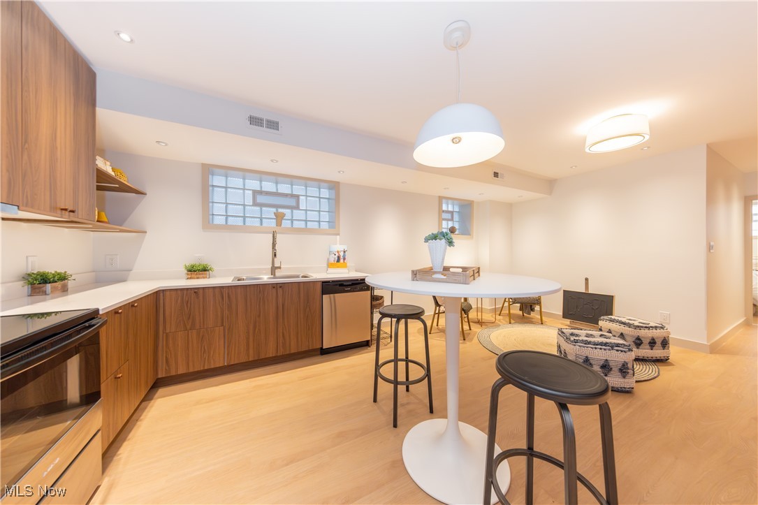 Roy Condo - Residential