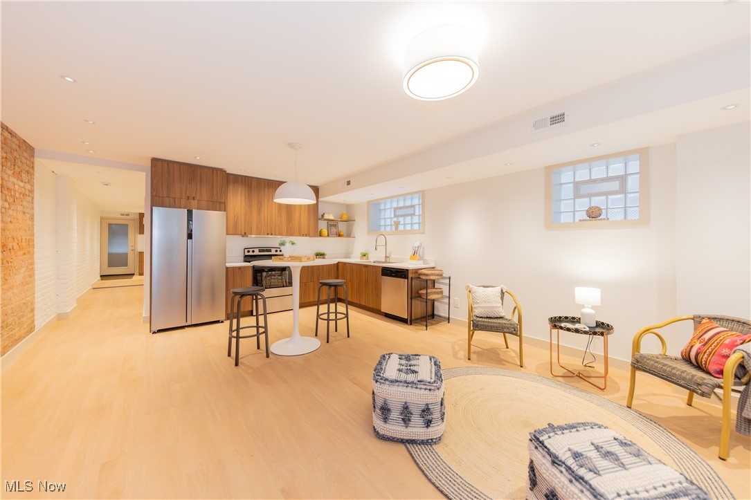 Roy Condo - Residential