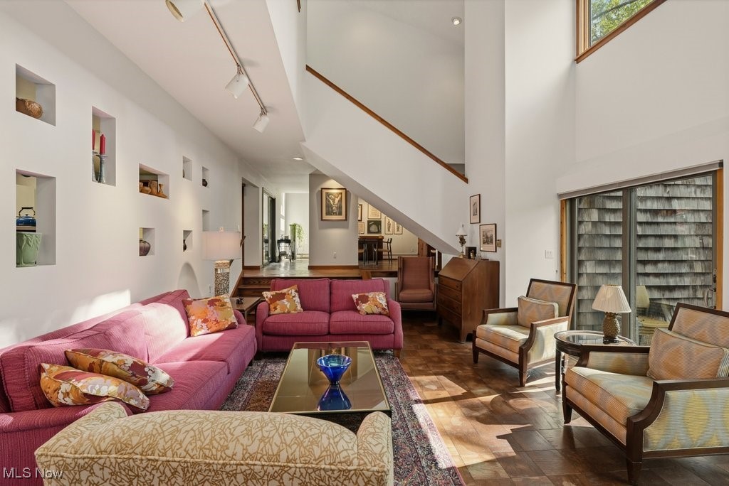 University Manor - Residential