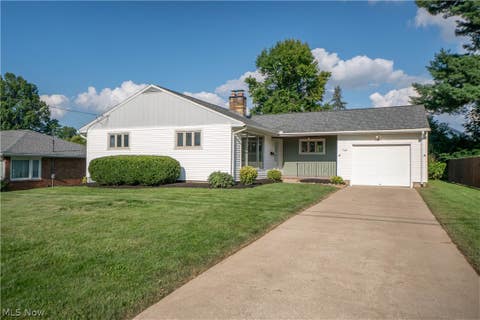Homes For Sale - 748 Hemlock Street<br/> Massillon, OH 44647