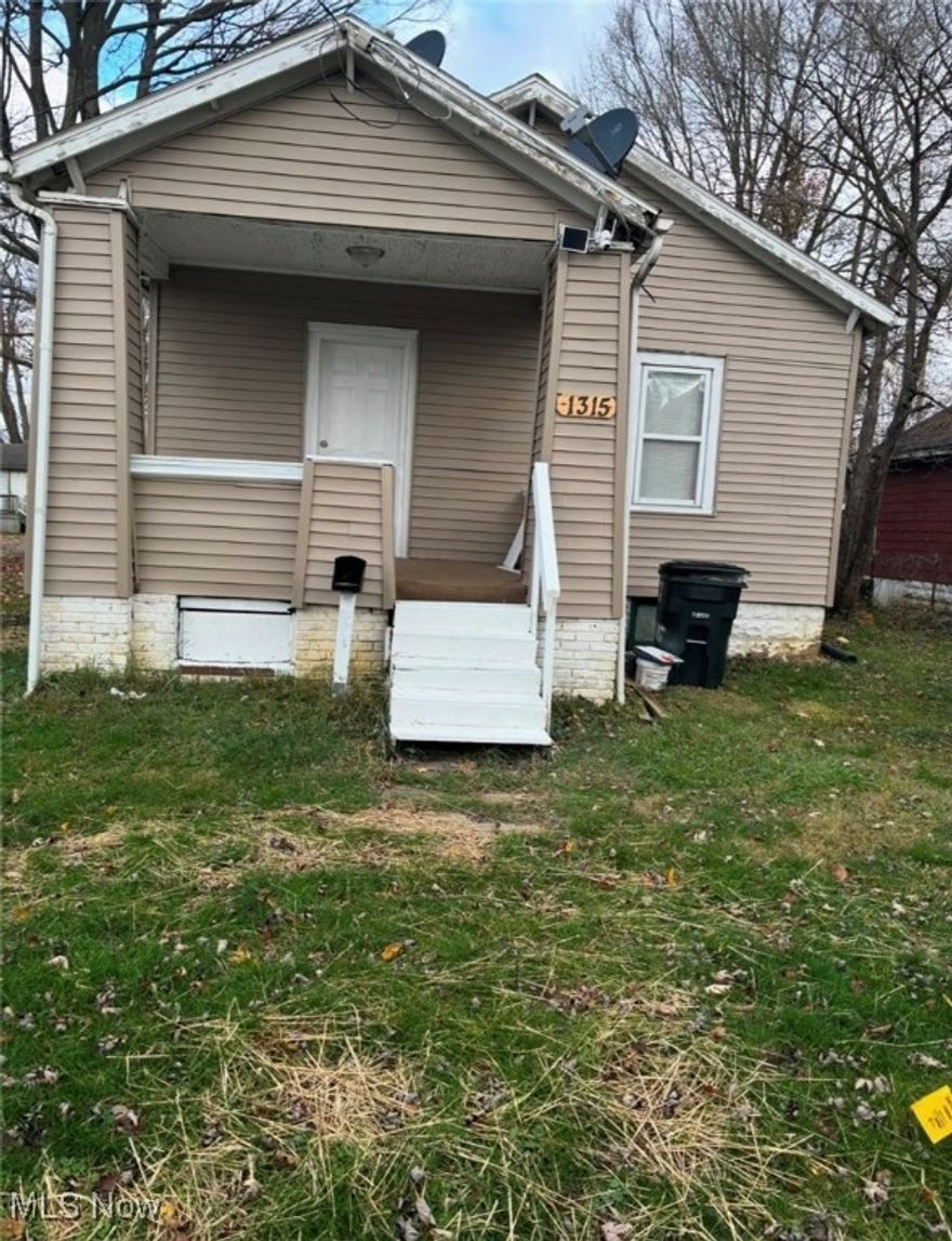 Looking for cashflow? Here is an excellent investment opportunity for a new or seasoned investor. Two bedroom ranch. BRAND NEW ROOF! Conveniently located in Akron. Minutes away from shopping, dining, rolling acres, and summa hospital. Easy access to route 76 and Route 77. Home offers new siding, new furnace, new water tank, newer, flooring, replacement windows. Tenant is paying $795 per month. Call your favorite realtor and schedule a private tour today!