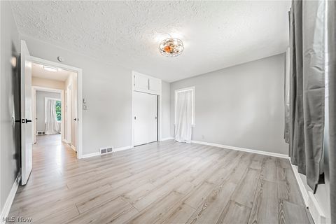 Tiny photo for 24111 Edgehill Drive, Beachwood, OH 44122 (MLS # 5210223)