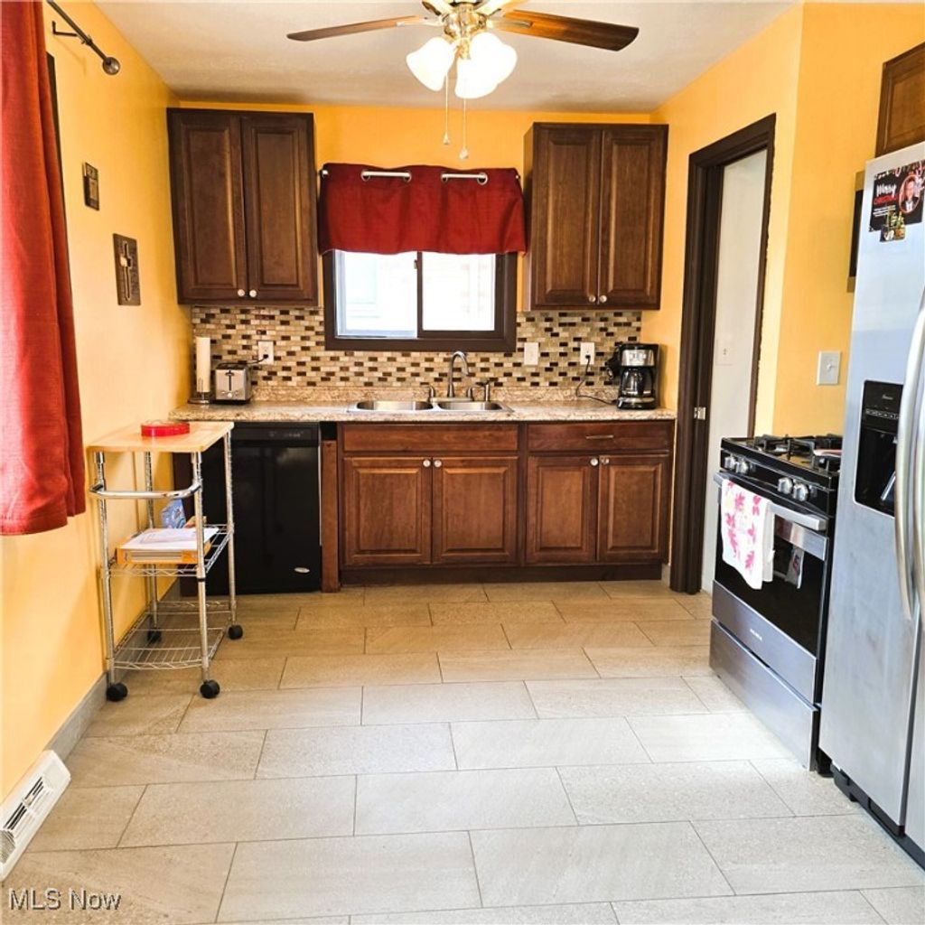 Photo of 14621 Saint James Avenue, Cleveland, OH 44135 (MLS # 5178271)