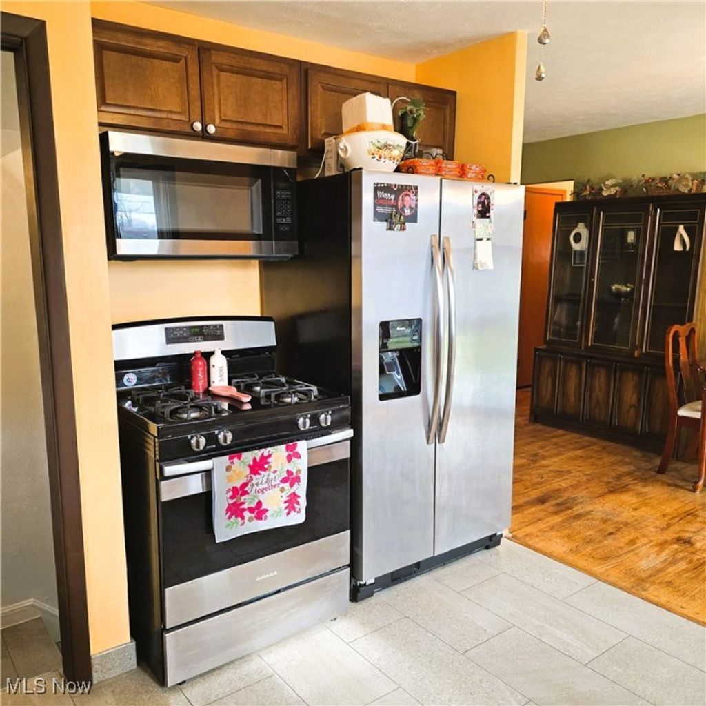 Photo of 14621 Saint James Avenue, Cleveland, OH 44135 (MLS # 5178271)