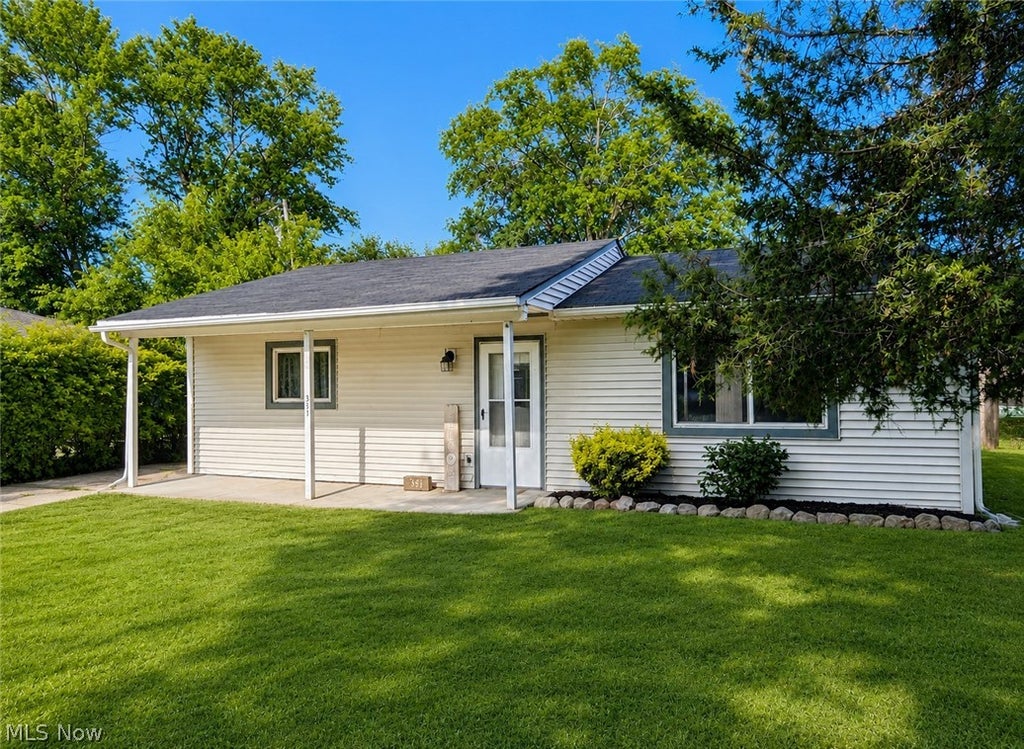 Photo of 351 Devonshire Road, Vermilion, OH 44089 (MLS # 5218745)