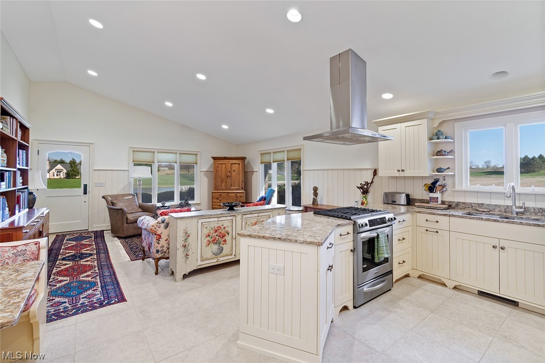 Lawrence Sec 19 - Land