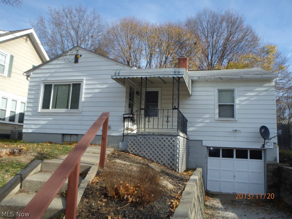 Super Cute Cuyahoga Falls Ranch. All appliances including a washer and dryer included. Fully Fenced in private back yard. This home is located 2 minutes from downtown, route 8, schools, parks, Gyms and shopping.