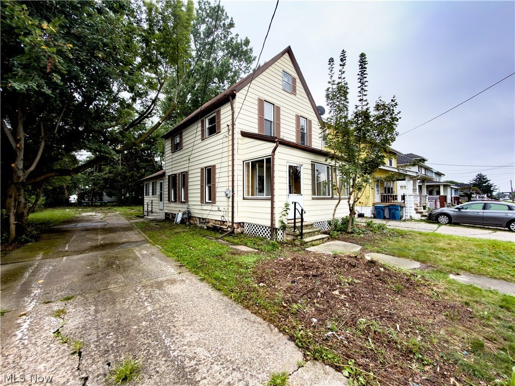 823 W 21st Street