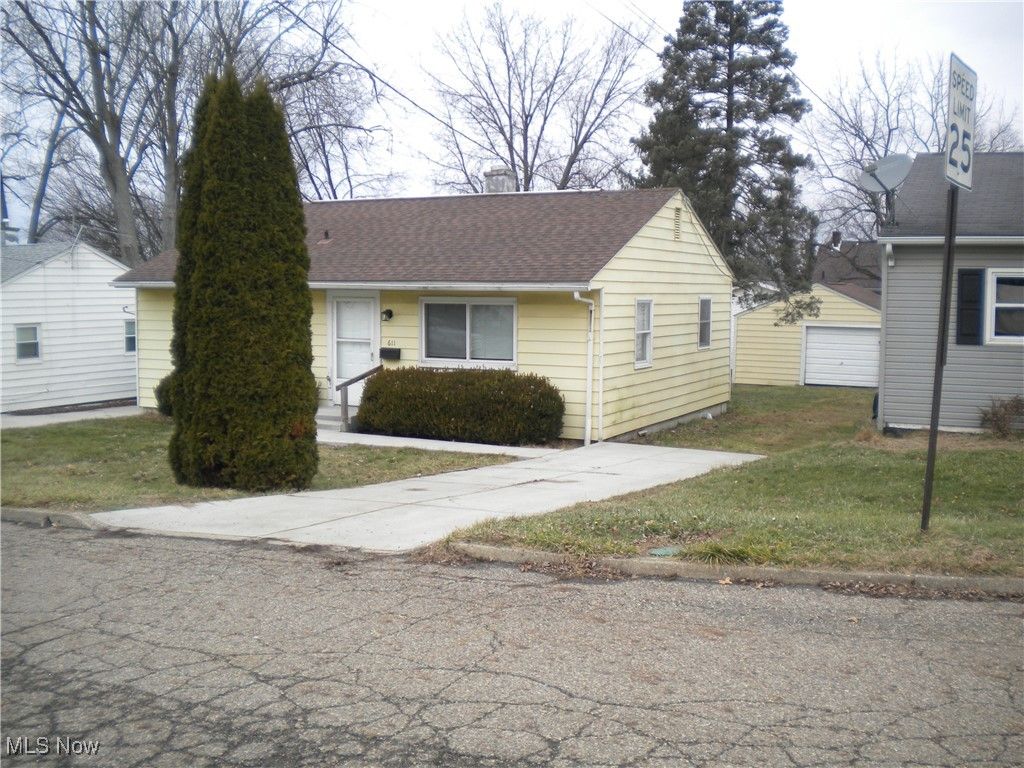 Photo of 611 Franklin Avenue, Barberton, OH 44203 (MLS # 5182785)