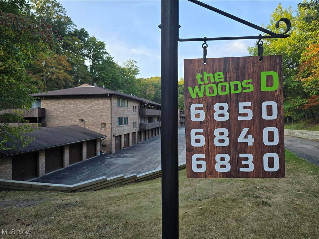 This rare find end unit, is surrounded by the natural beauty of the Woods of Brecksville and located at the end of a no traffic street. This two bedroom, one and a half bath unit, with first floor accessibility, has new carpet and is freshly painted to brighten every room. The furnace, hot water heater, and electrical panel have all been updated. The patio overlooks a lovely wooded area for a restful retreat. The storage unit, in the common area, also provides space for extra seasonal items. The two enclosed garage spaces conveniently and securely, allow interior access to the unit. The highly rated school system and the close proximity to the Cuyahoga Valley National Park and Metroparks make this a desirable location.