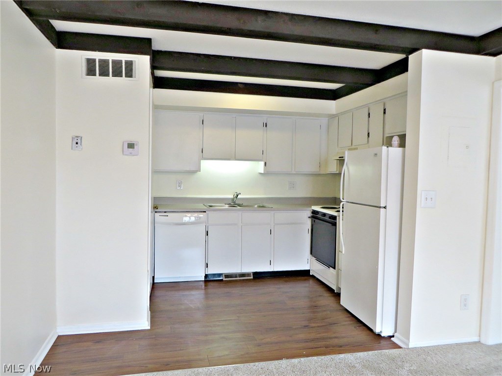 Village Green Condos 03 - Residential