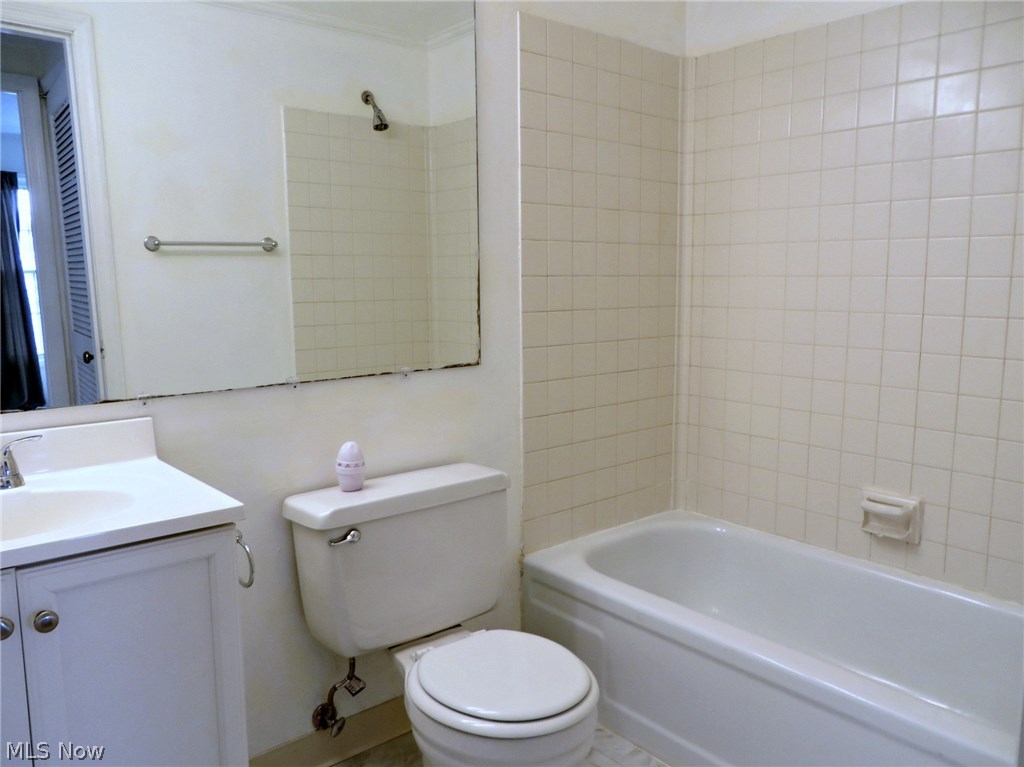 Village Green Condos 03 - Residential