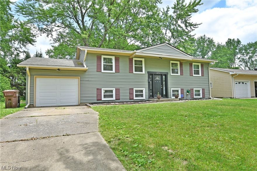 Beautiful Bilevel in the heart of Liberty with updates! This home has been updated with new bathrooms and lower level great room. Enter through the front door in to the middle landing foyer area, and go up to the main living space. New paint and carpet throughout. Huge living room, Dining room with sliding glass doors to an upper level deck. Ktchen with laminate floors. Three bedrooms and a full bath complete the main living floor. The lower level has an updated large great room- perfect for entertaining or to use as a family room, or rec room, there’s also a second updated full bath and a bonus room which would be great for a den, office, or home gym. 1.5 car attached garage. Private tree lined back yard. Home warranty is provided for worry free purchase!