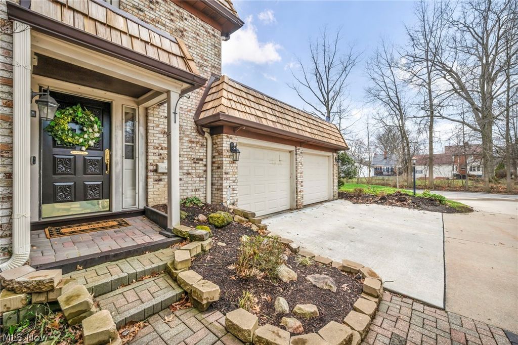 Photo of 1179 Harwich Court #202, Rocky River, OH 44116 (MLS # 5192836)