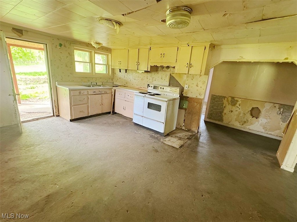 4308 Flat Road, Uhrichsville, Ohio image 6