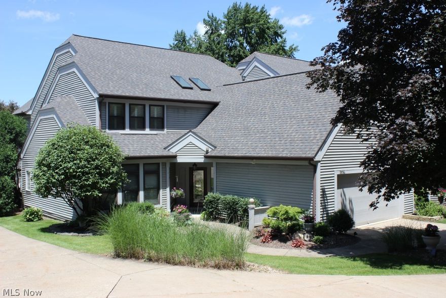 Exceptional Portage Lakes lakefront condo in City of Green offering 3 bedrooms, 3.5 bath, approx. 3430SF including bonus room & beautiful neutral décor throughout*