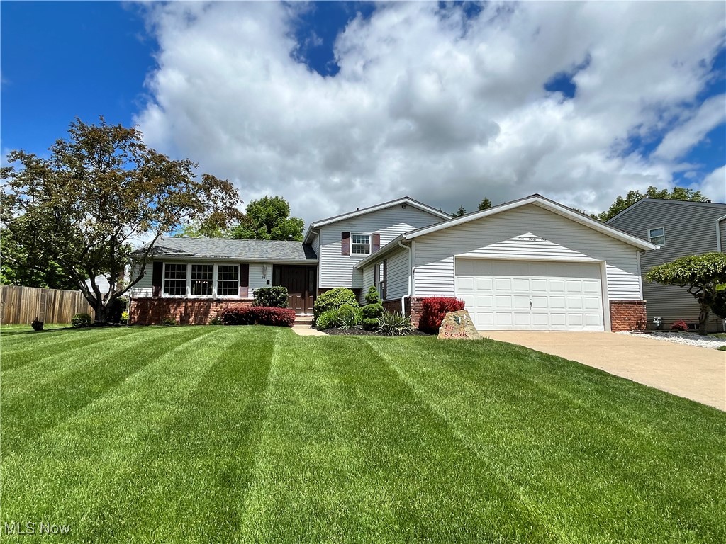 931 Smokerise Drive, Medina, Ohio image 1