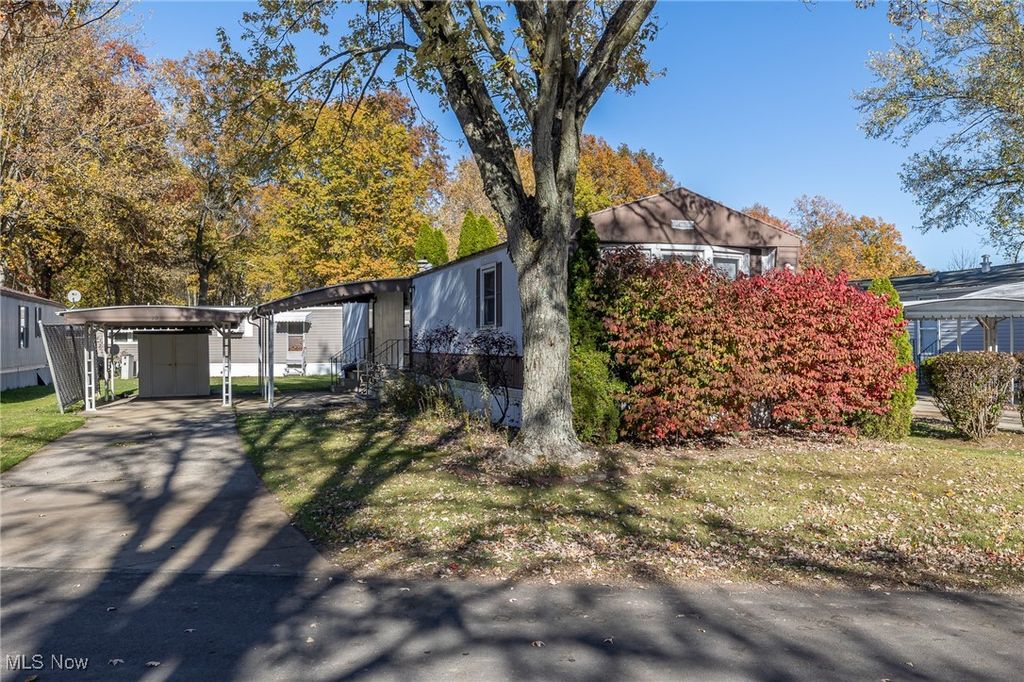 Photo of 20 Grand Blvd Blvd, Olmsted Falls, OH 44138 (MLS # 5168006)