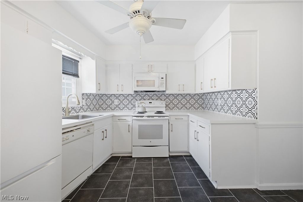 Photo of 7 Meadowlawn Drive #20, Mentor, OH 44060 (MLS # 5209895)