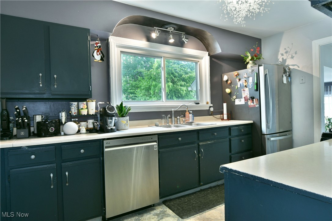 Crescent Drive 02 - Residential