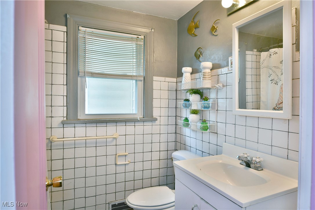 Crescent Drive 02 - Residential