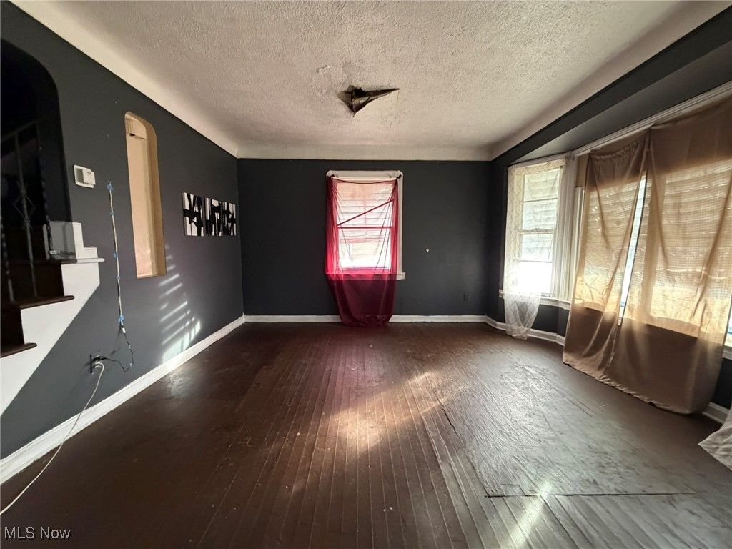 Photo of 15915 Cloverside Avenue, Cleveland, OH 44128 (MLS # 5185064)