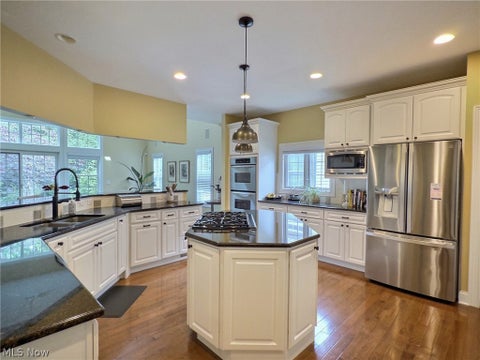 Tiny photo for 5041 Bristol Court, Lyndhurst, OH 44124 (MLS # 5239181)