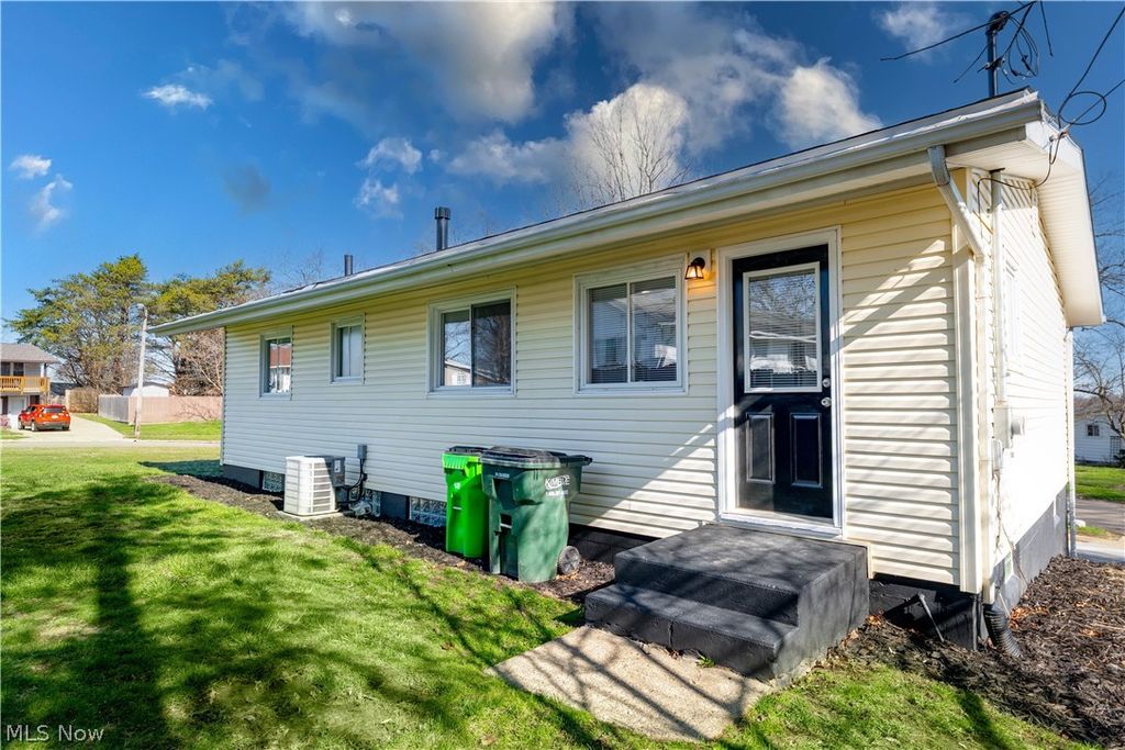 Photo of 2119 Alden Avenue NW, Massillon, OH 44647 (MLS # 5196509)