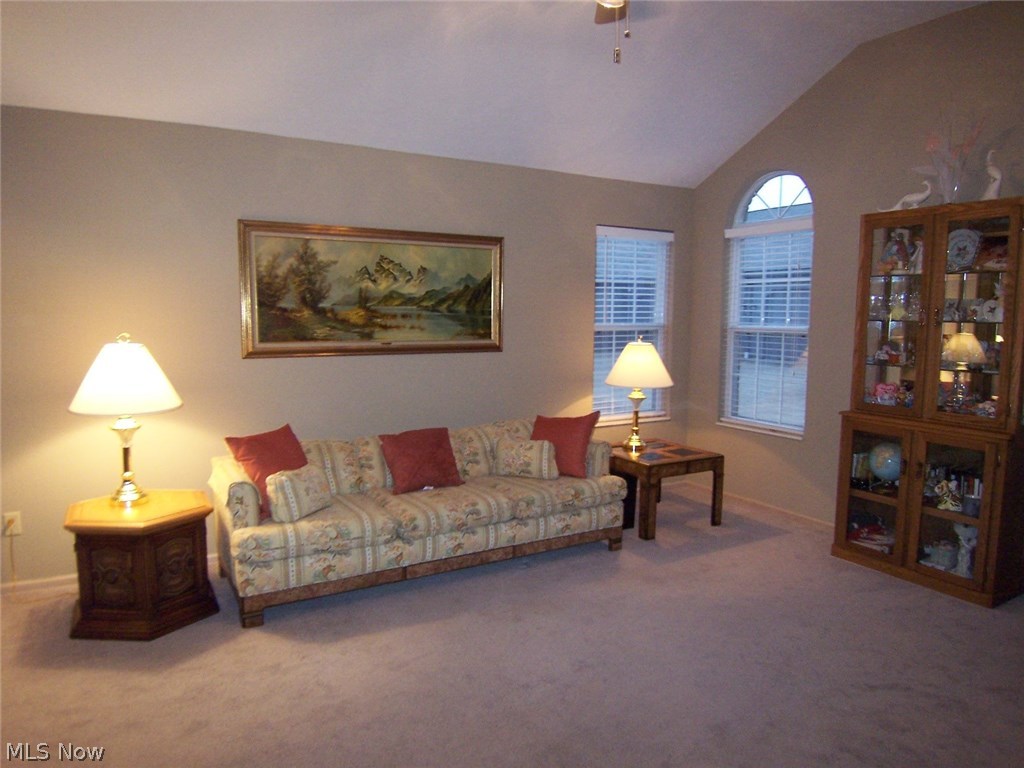 Villas/Oregon Trls Condo Ph 3 - Residential