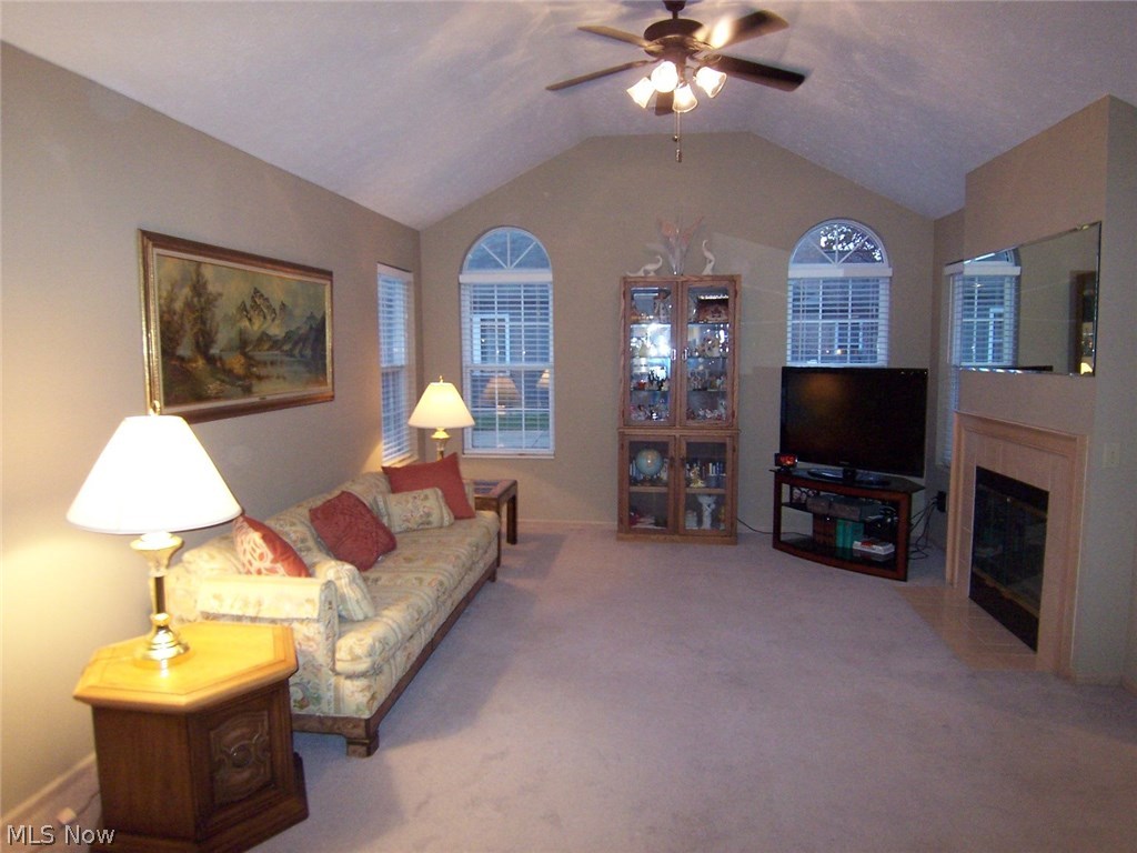 Villas/Oregon Trls Condo Ph 3 - Residential