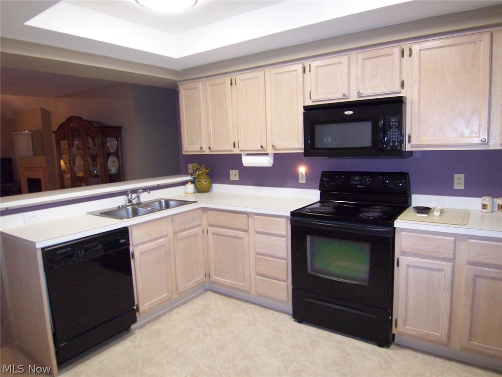 Villas/Oregon Trls Condo Ph 3 - Residential