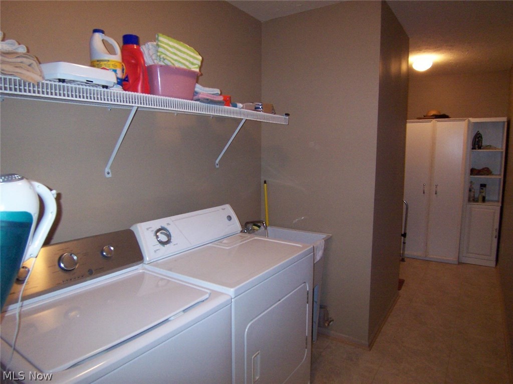 Villas/Oregon Trls Condo Ph 3 - Residential