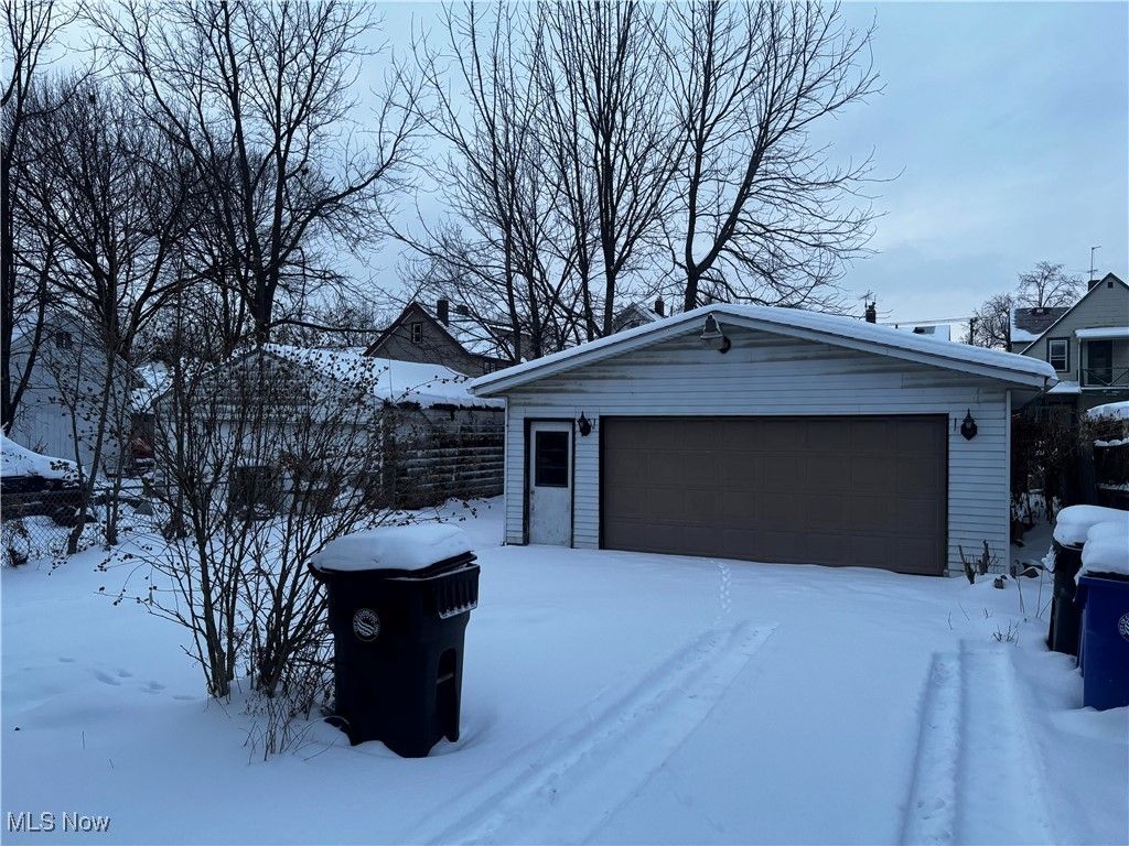 Photo of 11824 Geraldine Avenue, Cleveland, OH 44111 (MLS # 5181842)