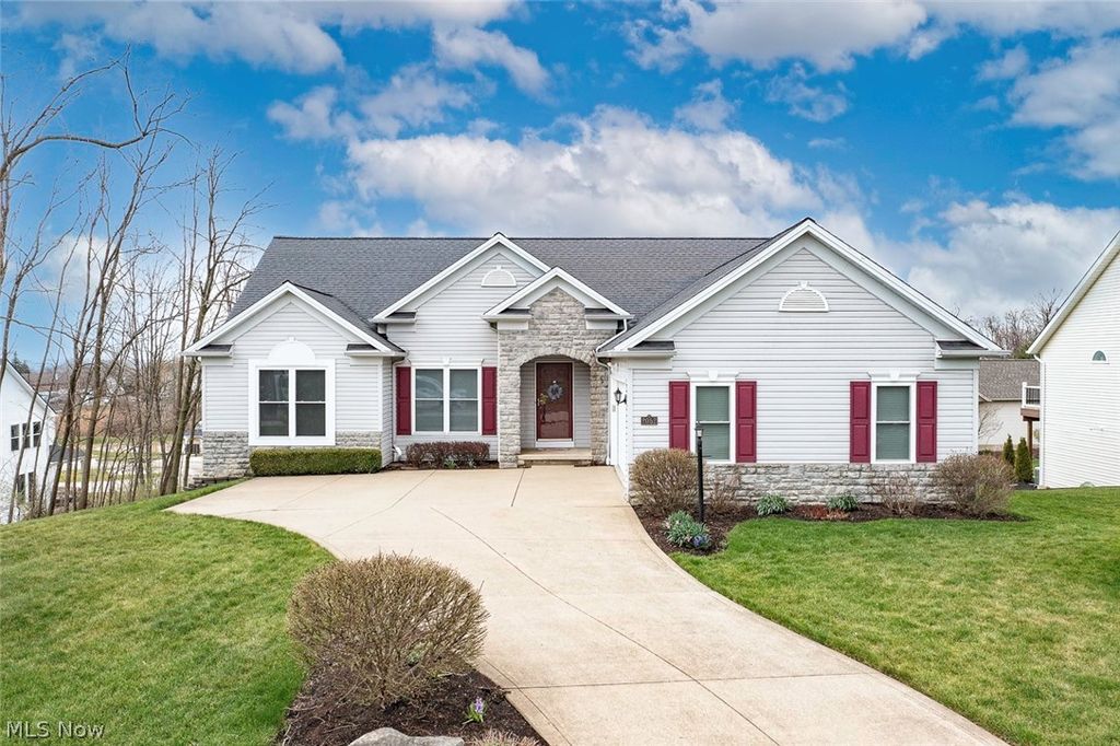 Photo of 2052 Glenmont Drive, Brunswick, OH 44212 (MLS # 5197870)