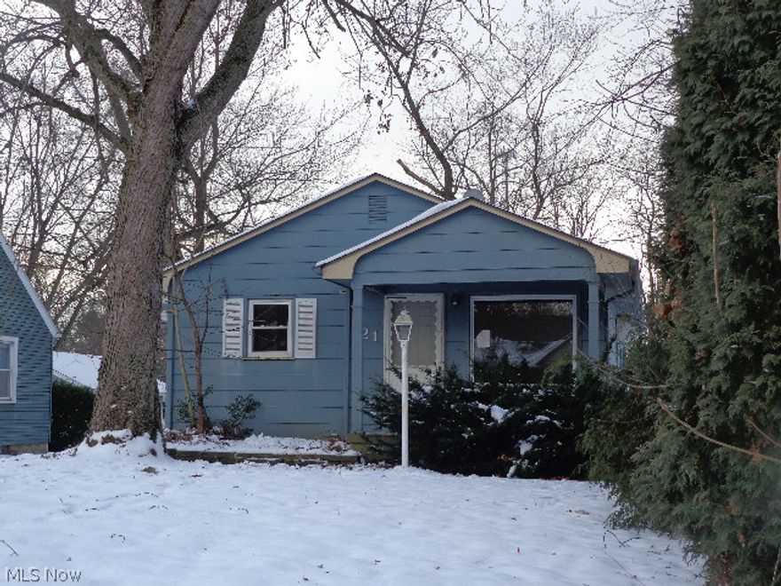 3 bedroom ranch home with an enclosed porch. 1 car detached garage. Property sold as is. No guarantees. No warranties. Must be pre-approved or show proof of funds. Employees and family members residing with employees of JPMorgan Chase Bank, N.A, its affiliates or subsidiaries are strictly prohibited from directly or indirectly purchasing any property owned by JPMorgan Chase Bank, N.A.