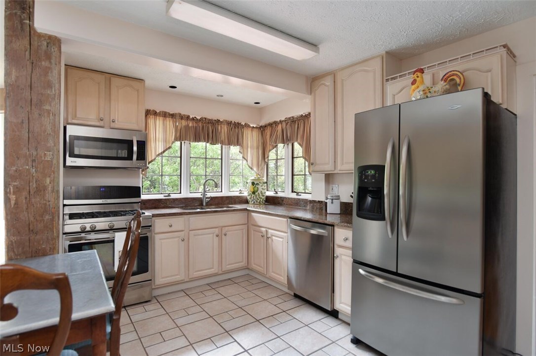 Crescent Drive 02 - Residential