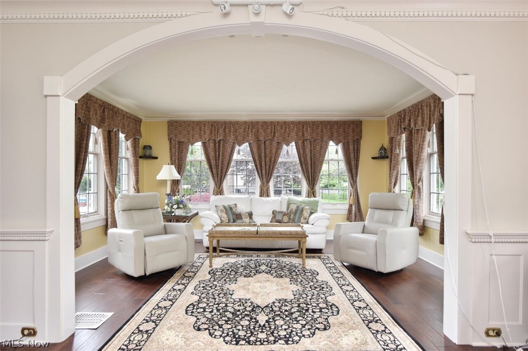 Crescent Drive 02 - Residential