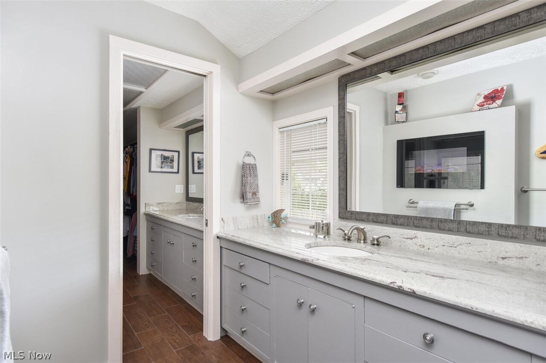 Crescent Drive 02 - Residential