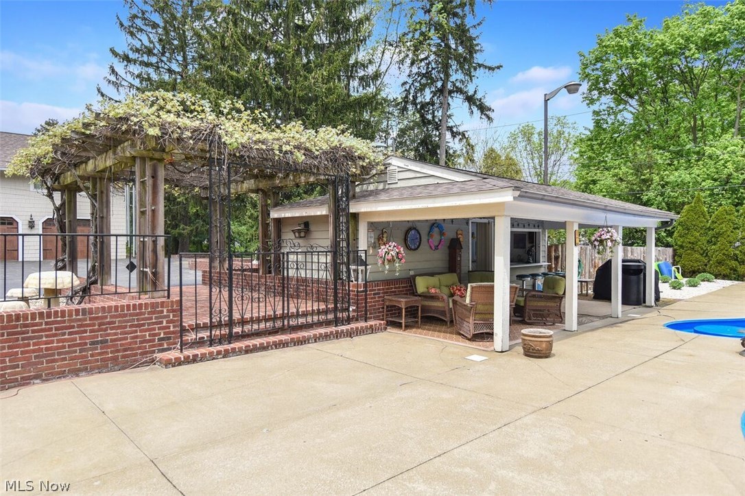 Crescent Drive 02 - Residential