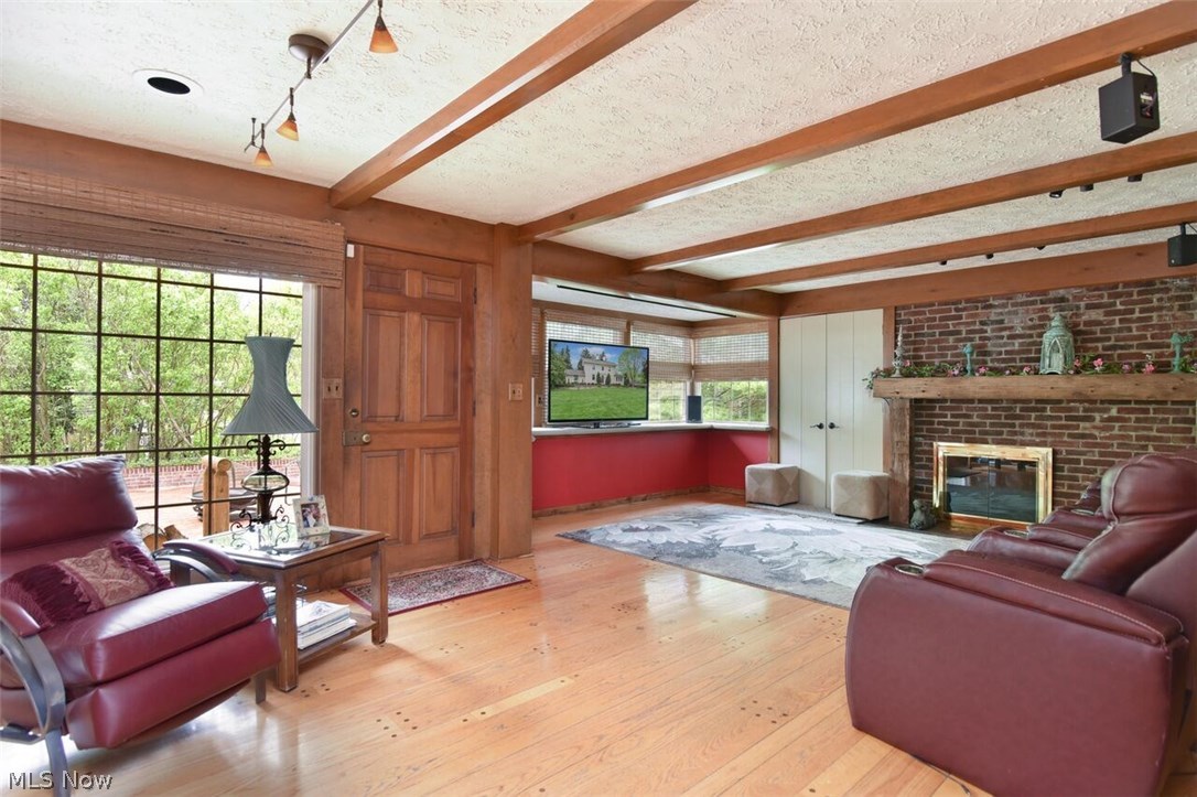 Crescent Drive 02 - Residential