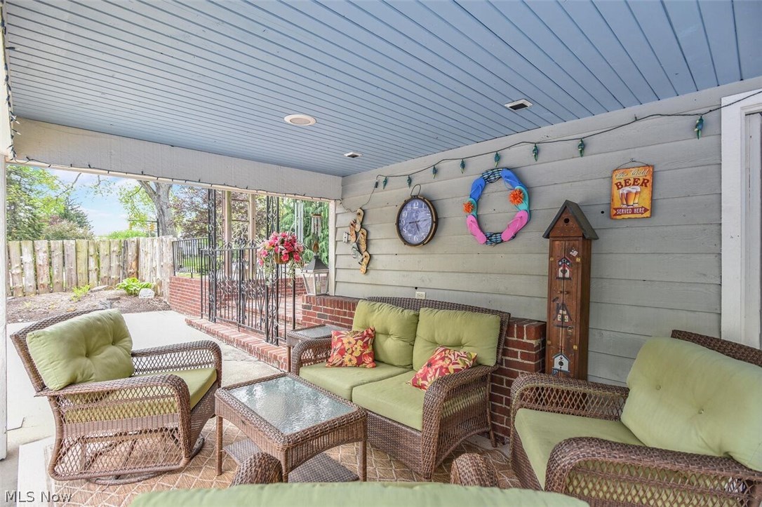 Crescent Drive 02 - Residential