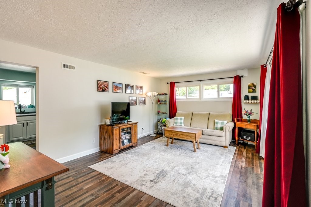 2606 Overbrook Road, Cuyahoga Falls, Ohio image 2