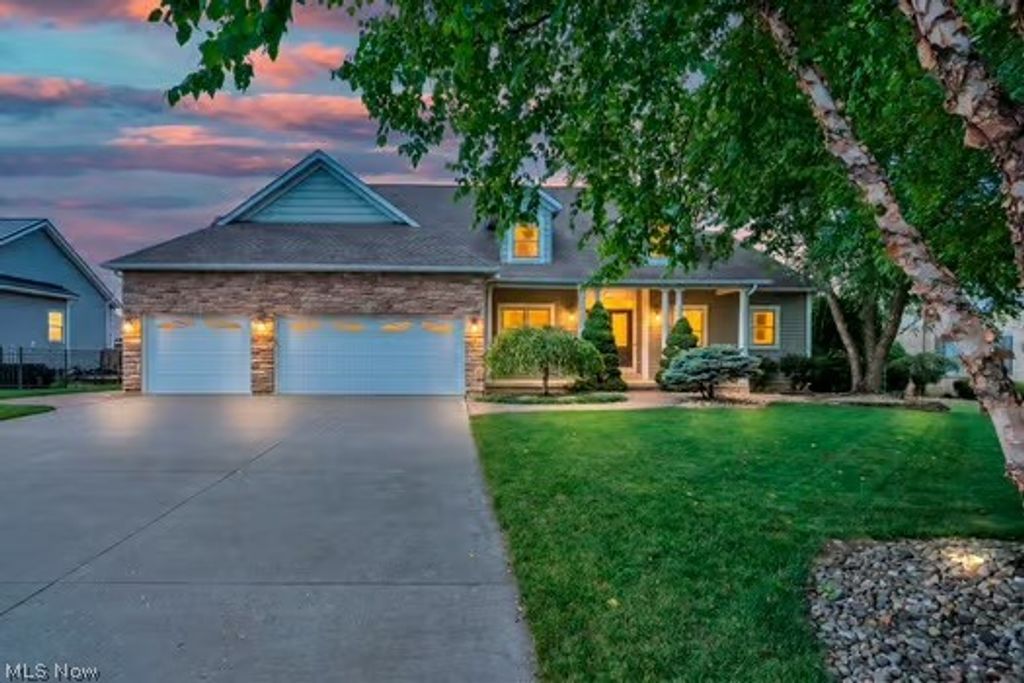 Photo of 3223 Evelynton Place E, Stow, OH 44224 (MLS # 5222354)