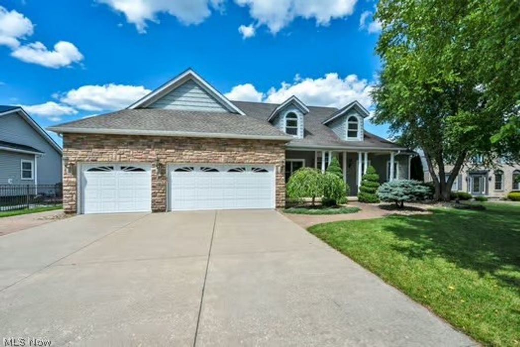 Photo of 3223 Evelynton Place E, Stow, OH 44224 (MLS # 5222354)