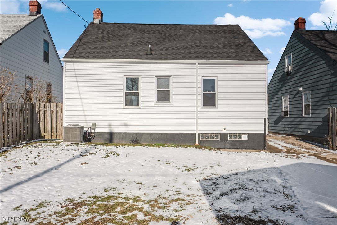 19204 Fairway Avenue, Maple Heights, Ohio image 4